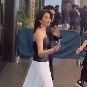古天乐拖宣萱手酒店上车 网民劲满足:似婚礼度蜜月