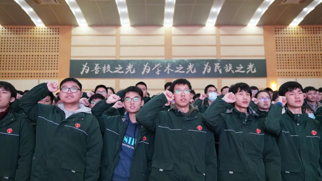 宝山开学首日"龙"味浓