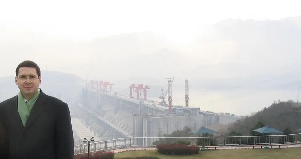 China Five-Star Card Holder ： 20-Year Permanent Residence Story