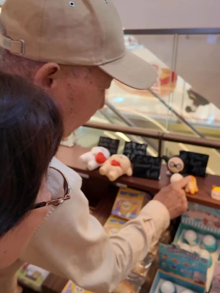 Foreigners Fly to Shanghai with Empty Suitcases for Squishy Toy Resale