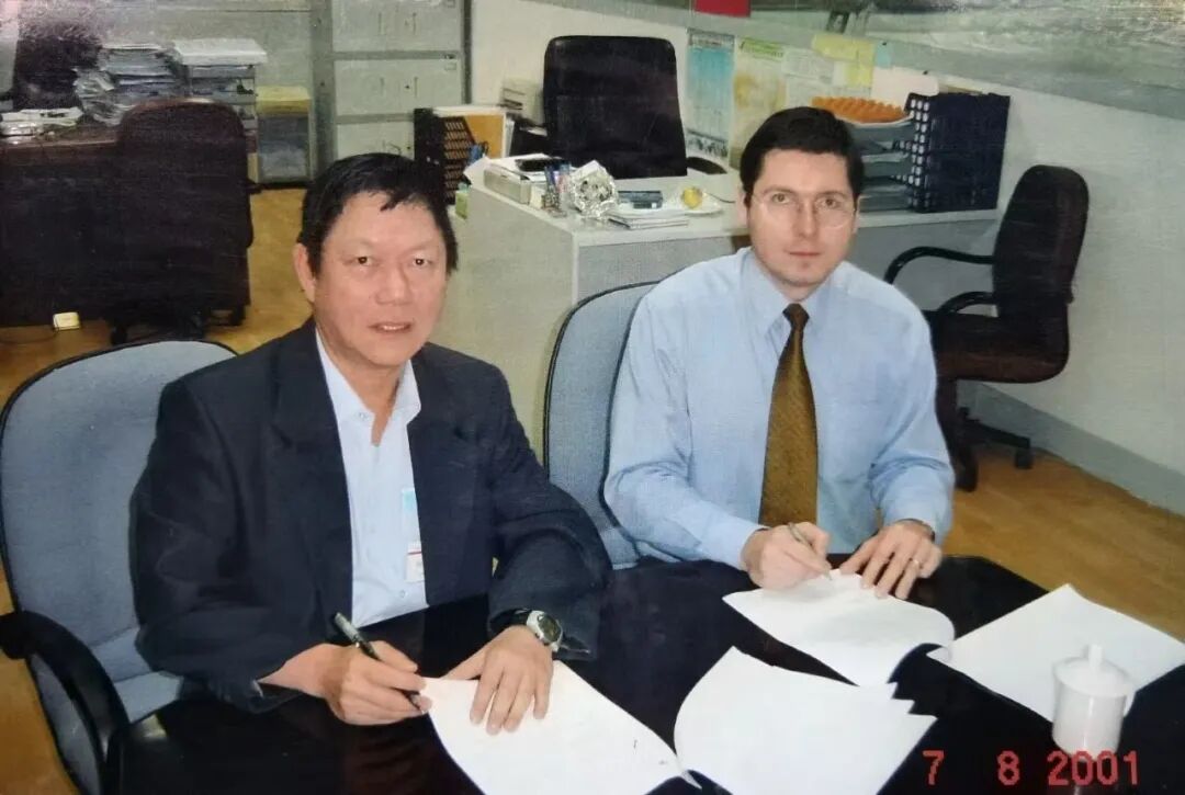 China Five-Star Card Holder ： 20-Year Permanent Residence Story