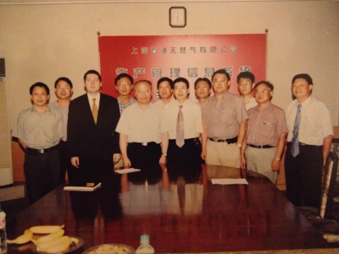 China Five-Star Card Holder ： 20-Year Permanent Residence Story