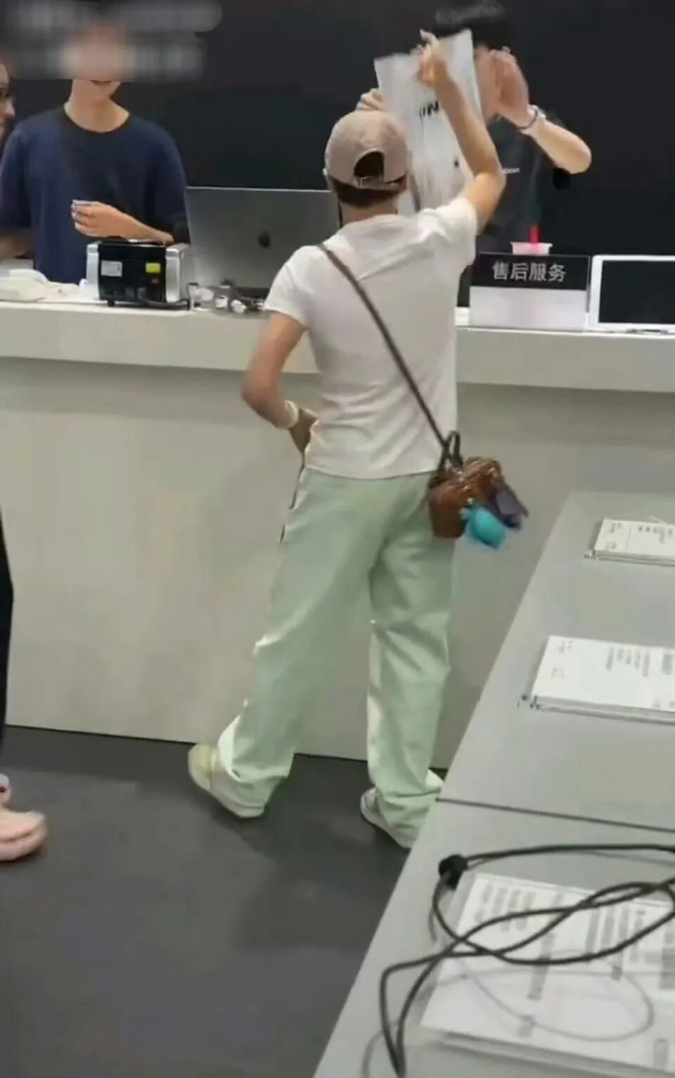 全红婵戴32万劳力士被质疑太奢侈，队友：你们放过她！