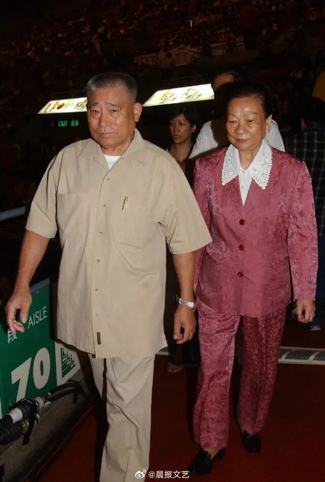港媒报道,刘德华父亲已经入院一段时间,近日病情急转直下,华仔对此