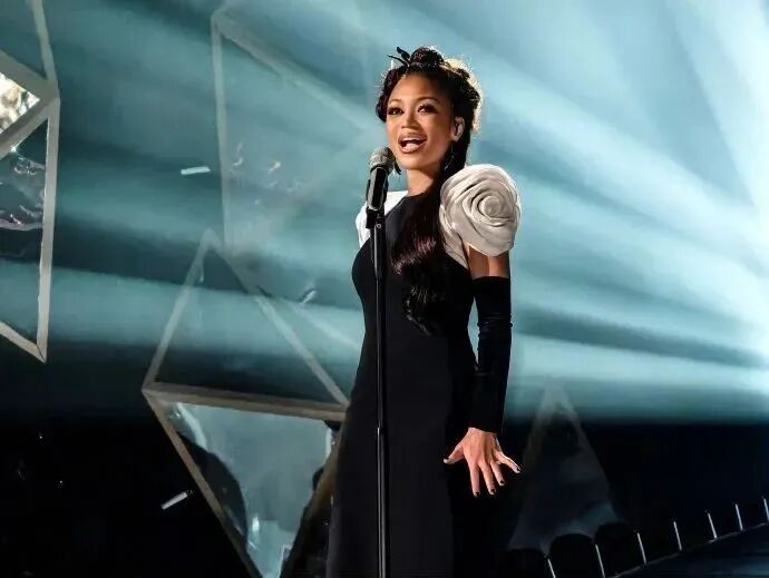 热搜爆了！那英回应！