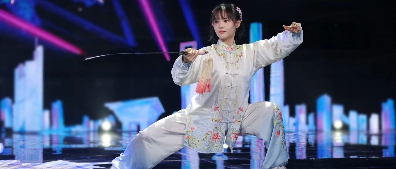 被谢霆锋邀请演电影《点赞！达人秀》佛山女孩啥来头？