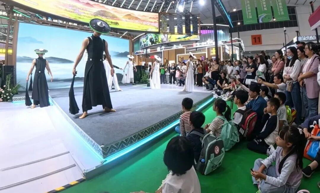 保山宣传语揭晓__凤凰健康亮相玩博会