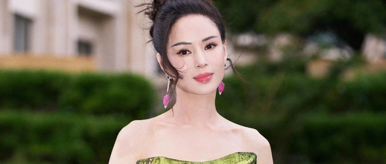 李若彤58岁“回春”近照震撼内娱!网友: 姑姑这是偷练了玉女心经吗?