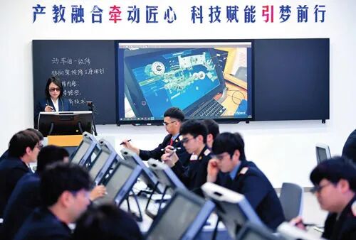 教育部职业教育与成人教育司司长 陈子季：抓好增强职业教育适应性关键一招