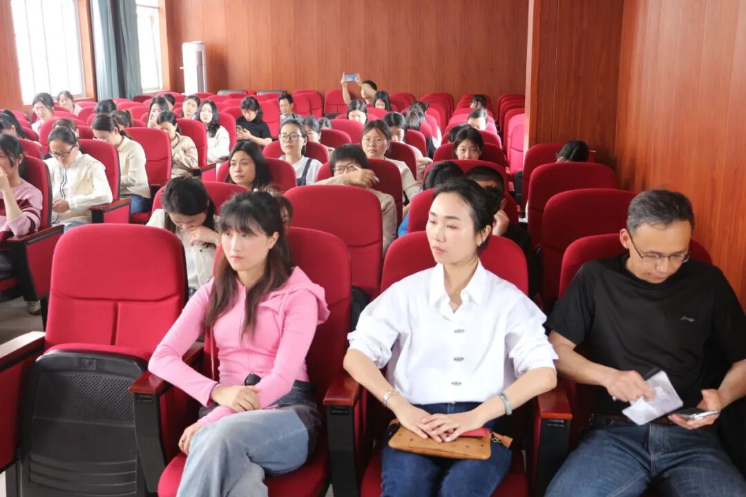 转作风拓思路开新局玉山县双明小学召开全体教师会议