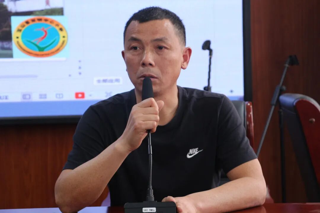转作风拓思路开新局玉山县双明小学召开全体教师会议
