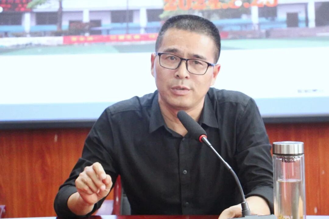 转作风拓思路开新局玉山县双明小学召开全体教师会议