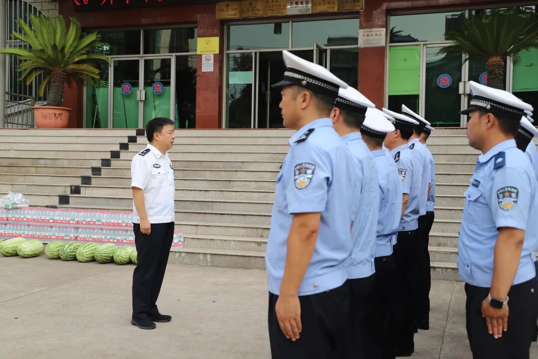 河南汝阳：夏日送清凉 关怀沁警心