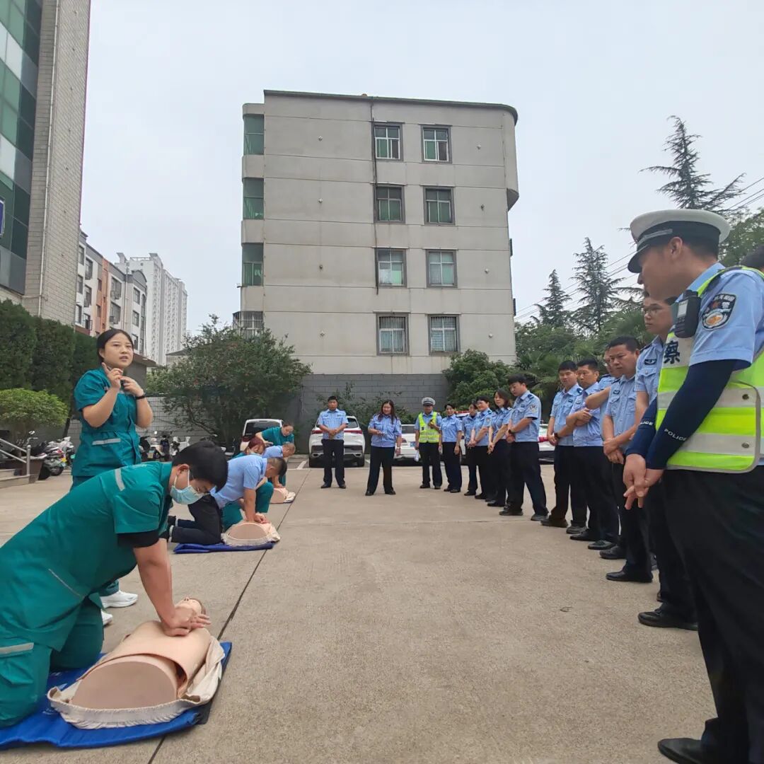 河南汝阳：当“警察蓝”遇上“急救蓝” 这场培训练就守护生命双技能