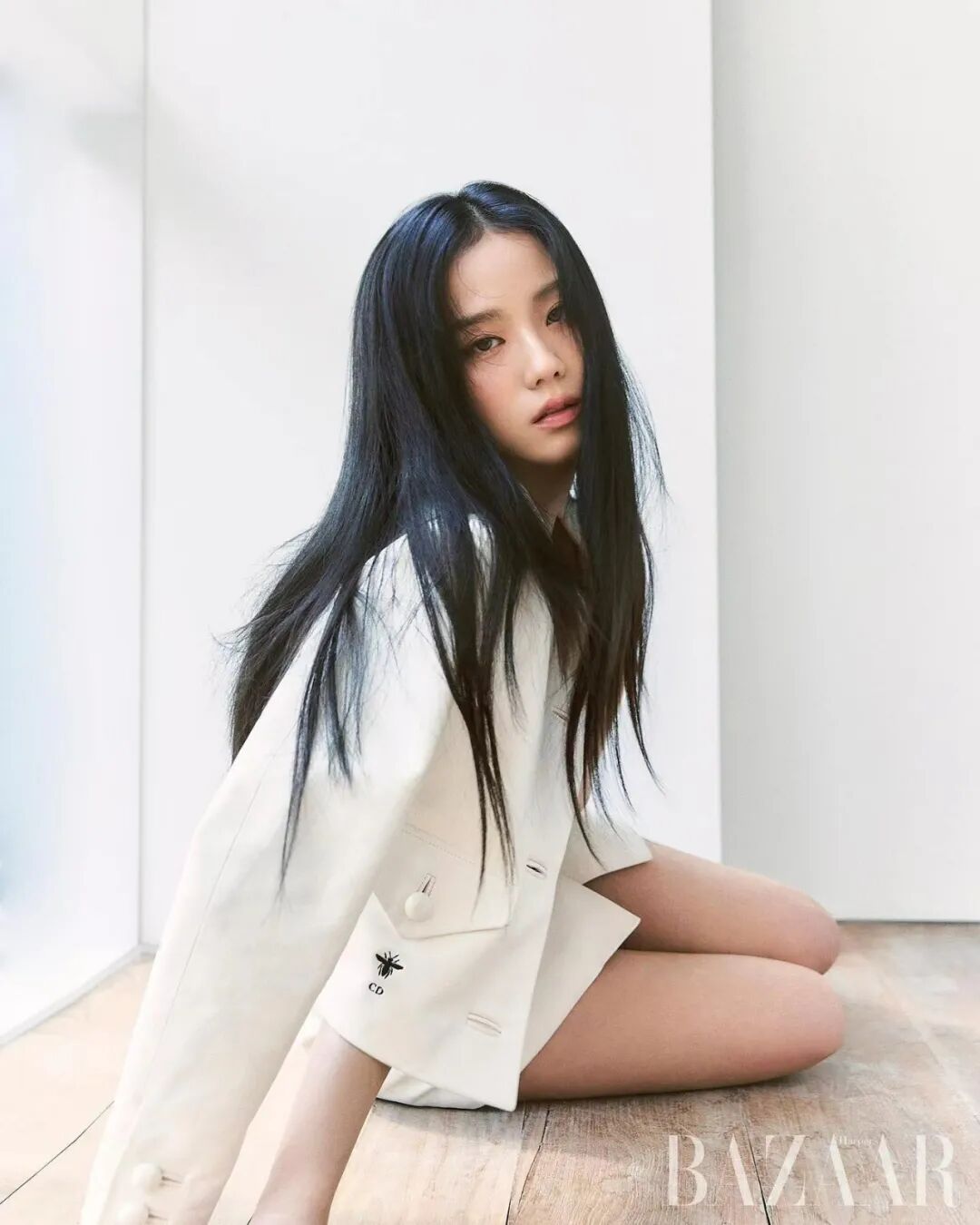 上海大鲨鱼首发中锋王哲林~值得一提的是,在翻阅金智秀的ins主页时,阿