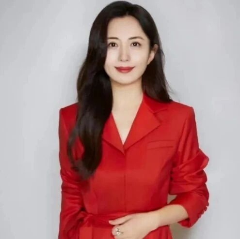 杨童舒:曾是主持人,却在拍戏时怀孕,如今孩子16岁,丈夫成谜