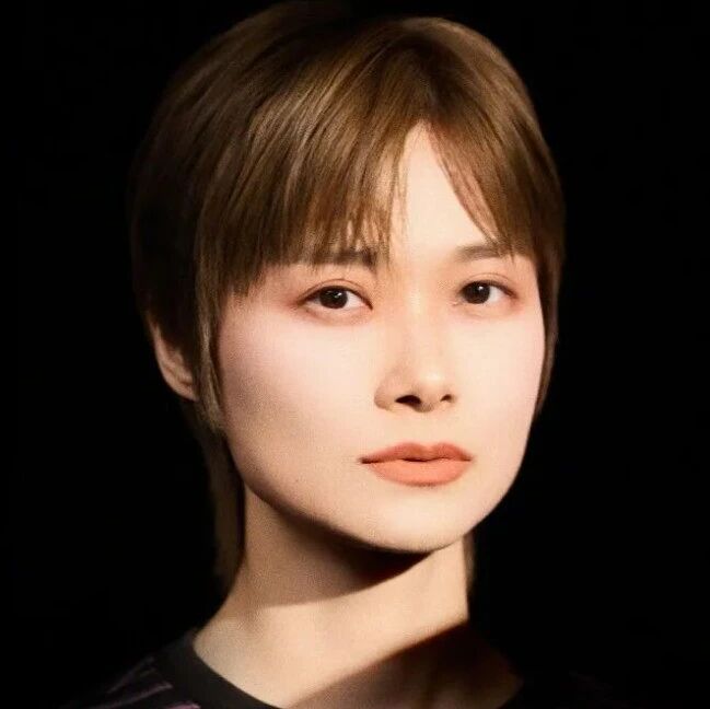 李宇春回应&ldquo;什么时候留长发&rdquo;,自嘲&ldquo;当我成为一个鼓手的时候&rdquo;,并透露娱乐活动是&ldquo;唱小甜歌&rdquo;