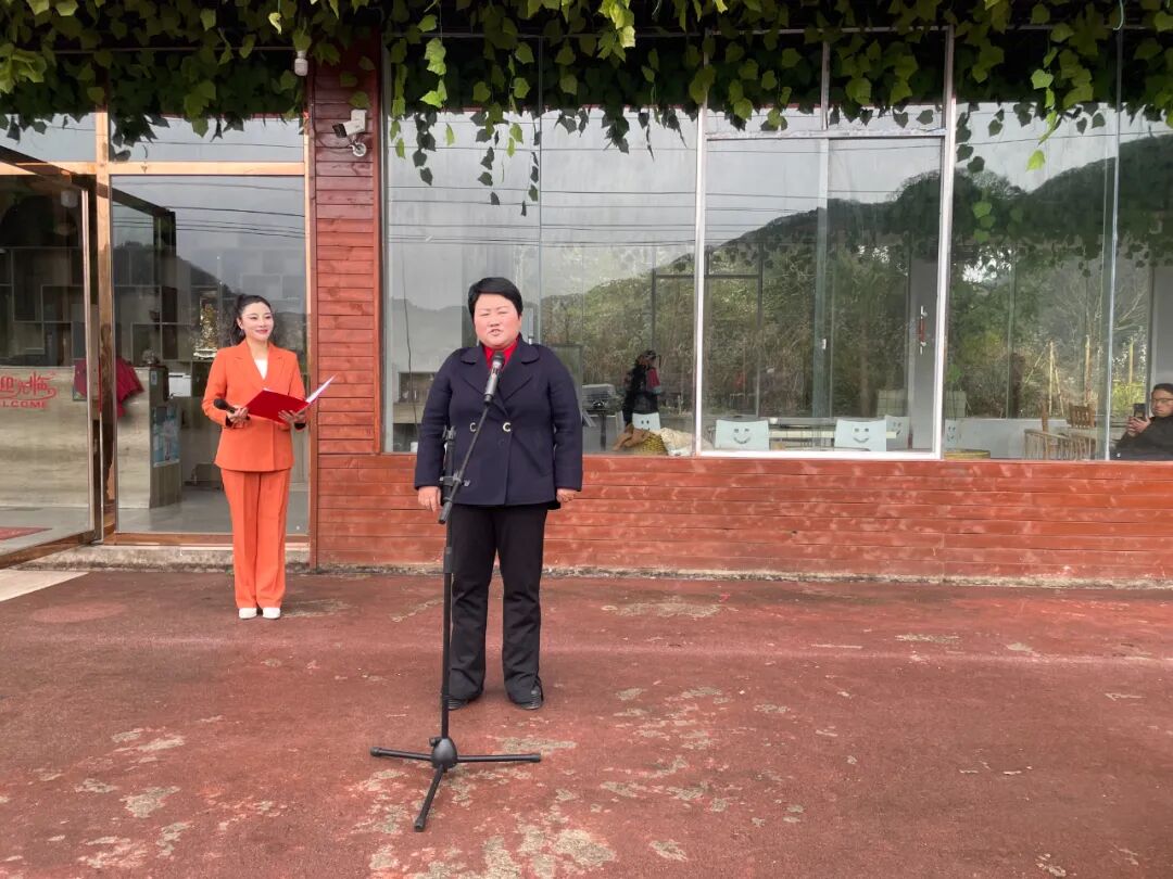 活动开始,代敏主任向参加活动的妇女同胞们致以节日的问候和祝福,希望