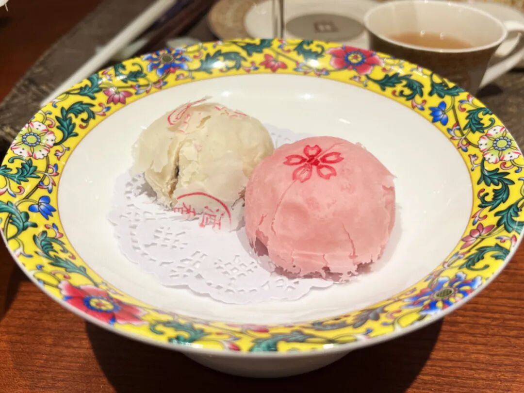 枣泥卷,孙尼额芬奶饽饽,贵妃饼是祥和的三大特色.