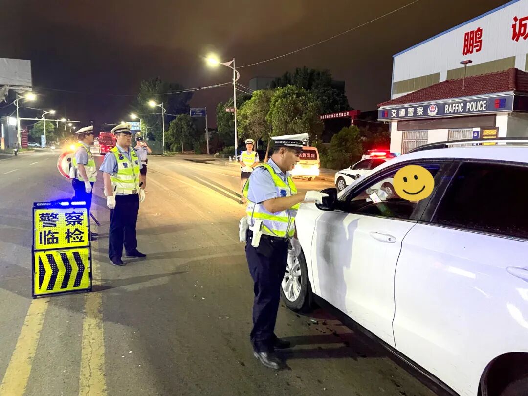 出动民辅警6800余人,组织群防群治力量4960余人(次),出动警车1310余辆