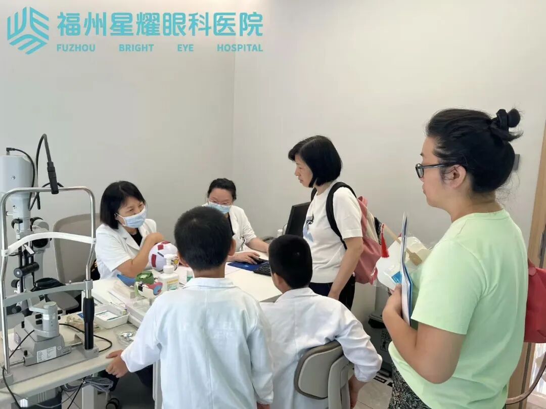 免费视力检测与眼健康建档2