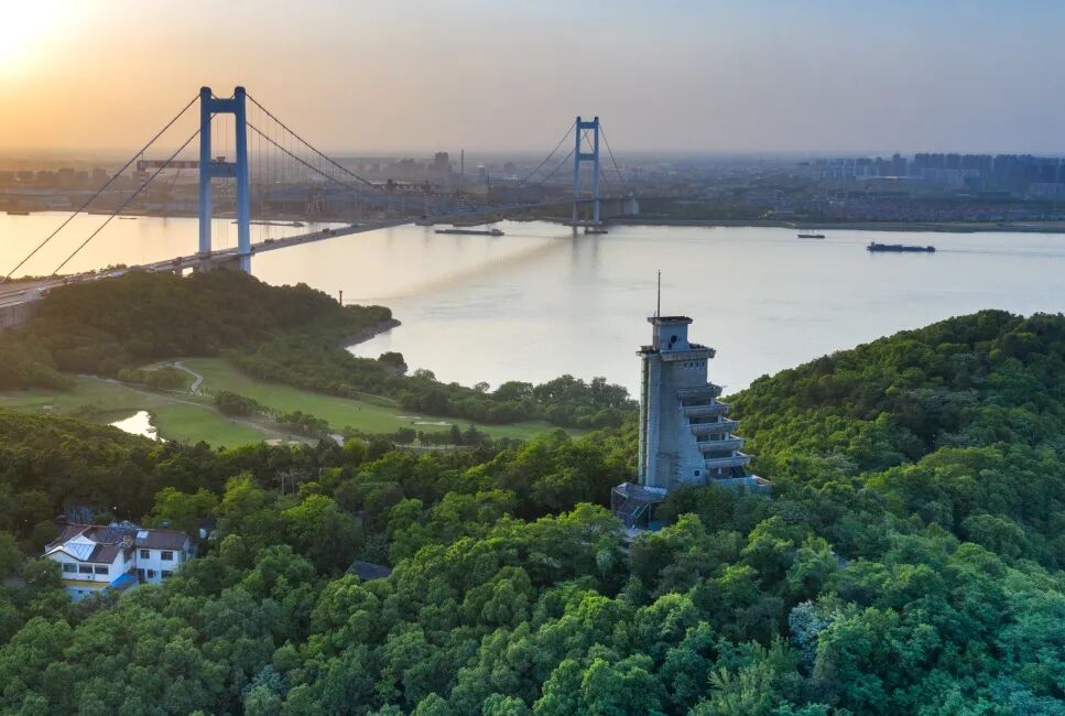 "长江水文"鲥鱼港公园,"江滩文化"韭菜港公园,"长江港口"黄田港公园