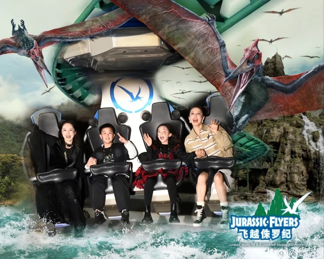 佟丽娅董璇带娃中秋晒合影