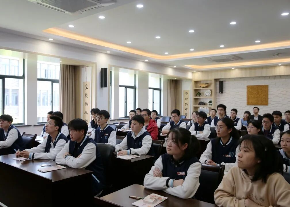 金山中学荣获上海交通大学"创新人才共育基地"授牌