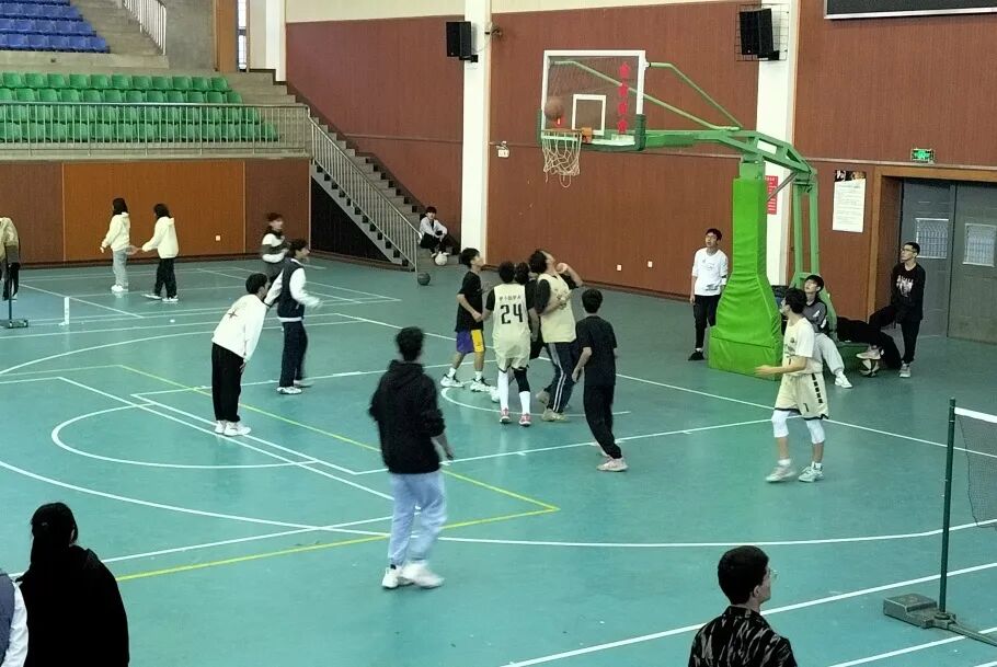 瑞兔辞旧去龙腾新年来上海市金山中学新疆部寒假活动集锦