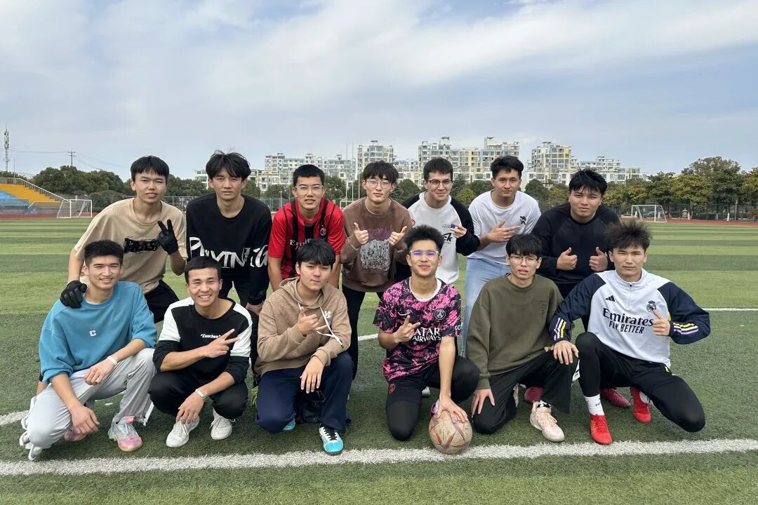 瑞兔辞旧去龙腾新年来上海市金山中学新疆部寒假活动集锦