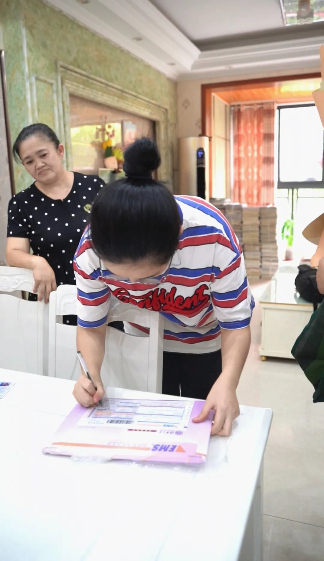 投递了那么多录取通知书，这次是给自己女儿！来自清华大学！