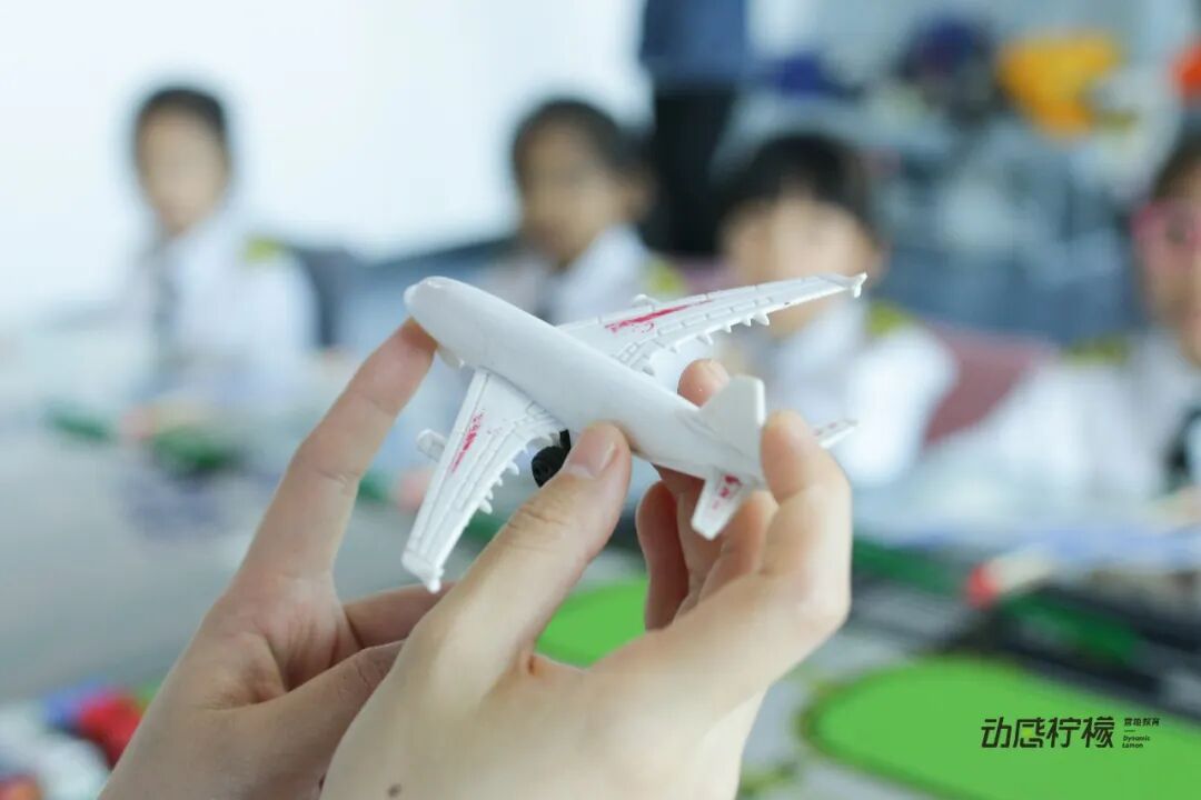 【中国小机长】黑马行&动感柠檬航空探索营 |帅!飒!酷!“万米高空”感受飞行员震撼视角,实现孩子蓝天梦!-4272 