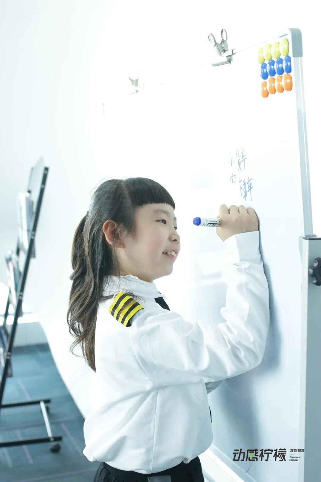 【中国小机长】黑马行&动感柠檬航空探索营 |帅!飒!酷!“万米高空”感受飞行员震撼视角,实现孩子蓝天梦!-8002 