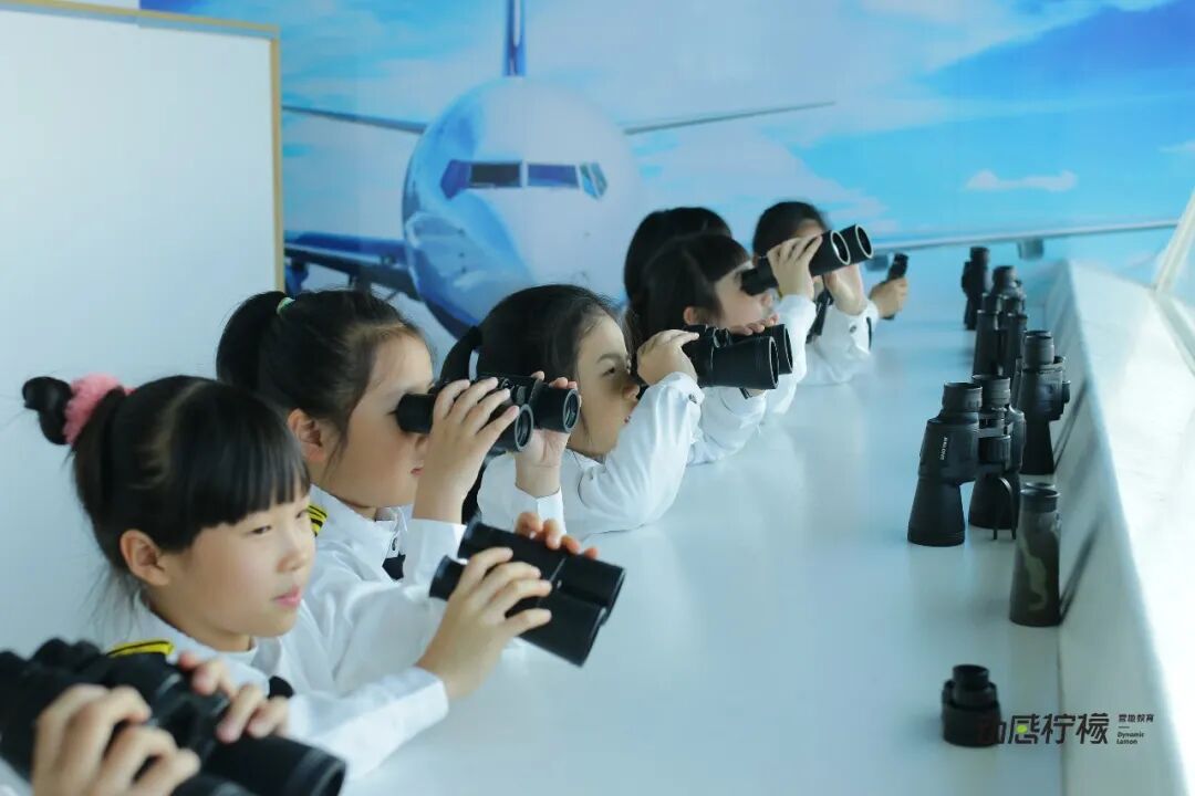 【中国小机长】黑马行&动感柠檬航空探索营 |帅!飒!酷!“万米高空”感受飞行员震撼视角,实现孩子蓝天梦!-5028 