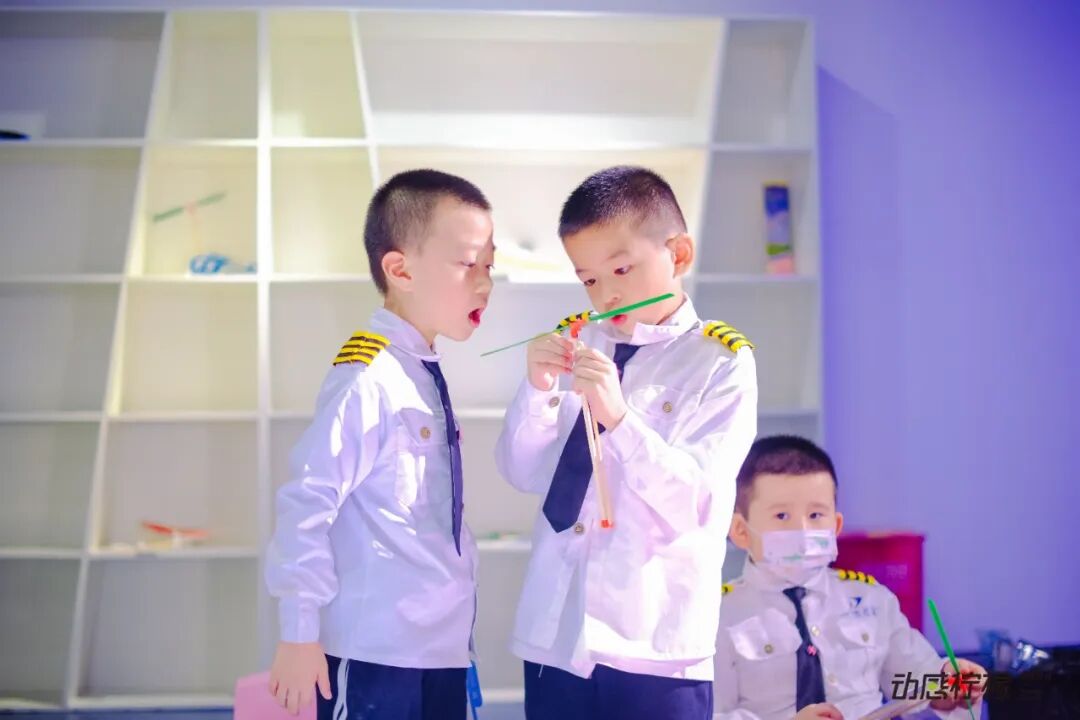 【中国小机长】黑马行&动感柠檬航空探索营 |帅!飒!酷!“万米高空”感受飞行员震撼视角,实现孩子蓝天梦!-2698 