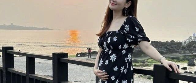 任家萱Selina晒照官宣生子,母子互动却成虐待,孩子因肺积水住保温箱!