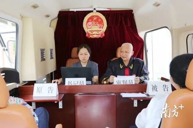 巡回审判车开进村，把庭审现场搬到群众“家门口”。