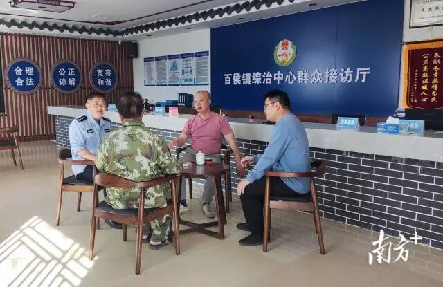 百侯镇综治中心在化解矛盾纠纷。受访者供图