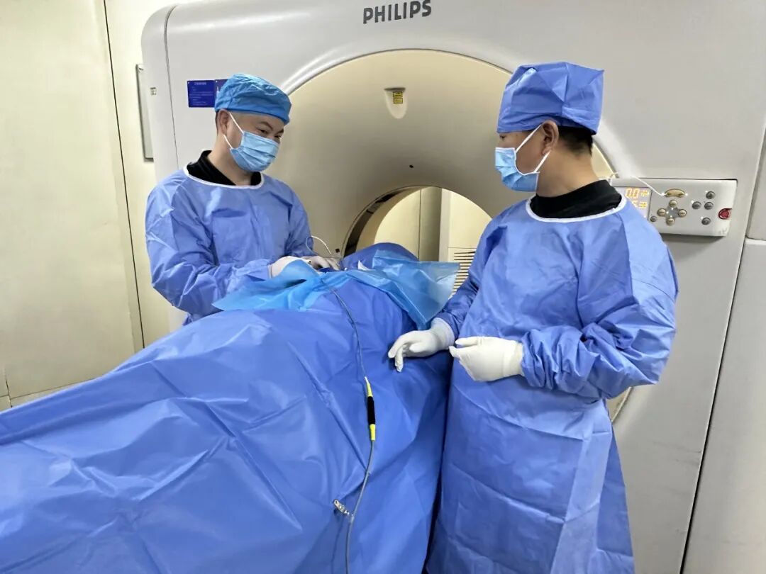 什么叫无影灯【无影灯下】“蛇缠腰”是什么病？你晓得不？_https://www.jmylbn.com_新闻资讯_第8张