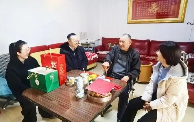 2026 春节，区委老干部局暖心慰问，给咱老干部送福啦