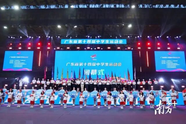 闭幕仪式，全场大合唱。 南方+ 叶志文   摄