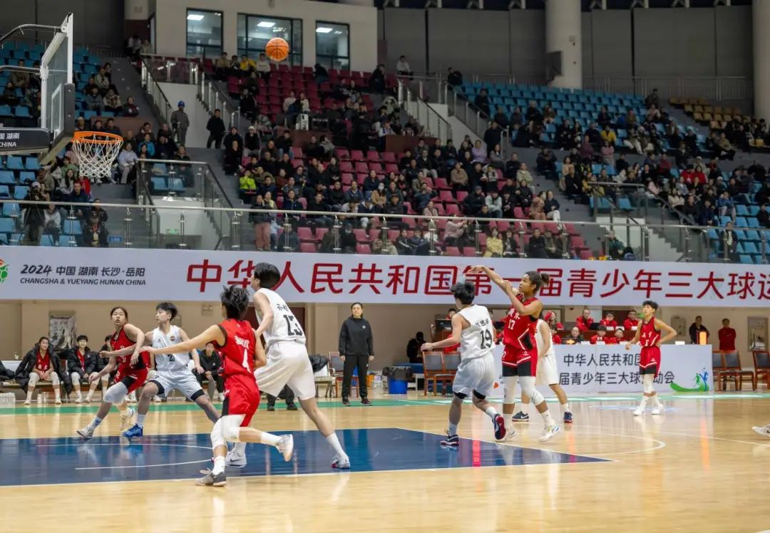 全國青少年三大球運(yùn)動(dòng)會(huì)女籃小組賽打響，廣東隊(duì)首戰(zhàn)告捷