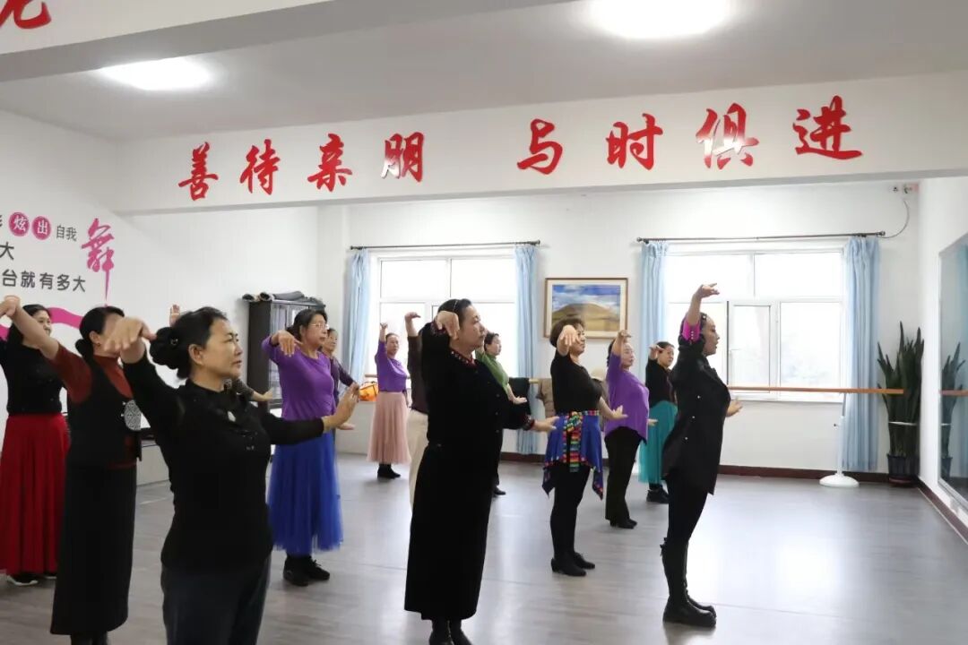察右后旗老年大学:银龄生活"有知有味"