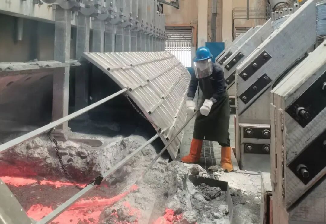 【高温中的坚守】高温下的电解工