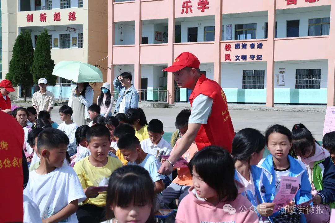 油墩街镇开展防灾减灾预防溺水志愿宣传活动