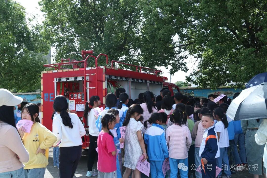 油墩街镇开展防灾减灾预防溺水志愿宣传活动