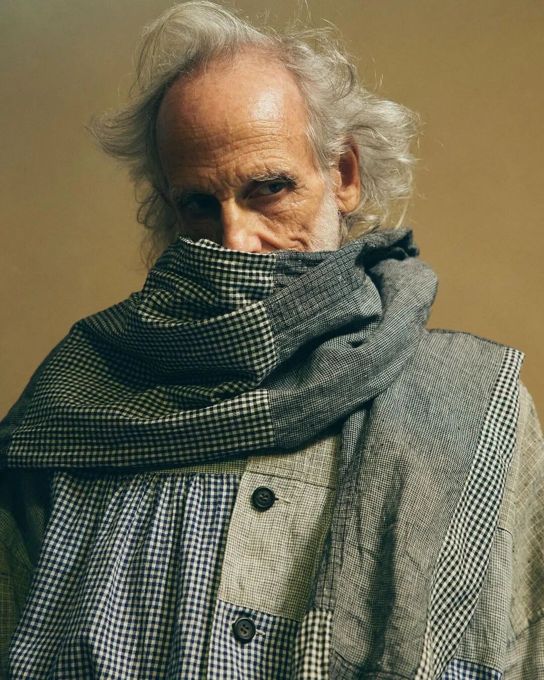 这位老年模特名叫edward levinson,他当然不是日本人,但他确实是一位"