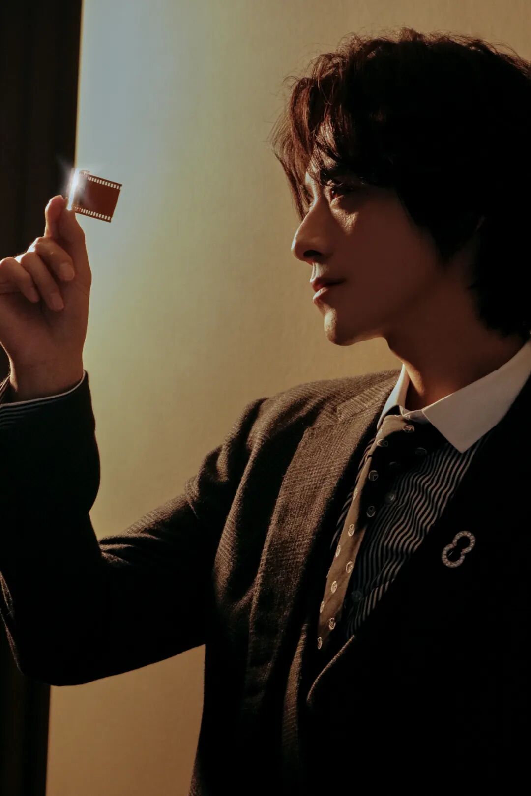 钟楚曦郑云龙亮相上海电视节红毯