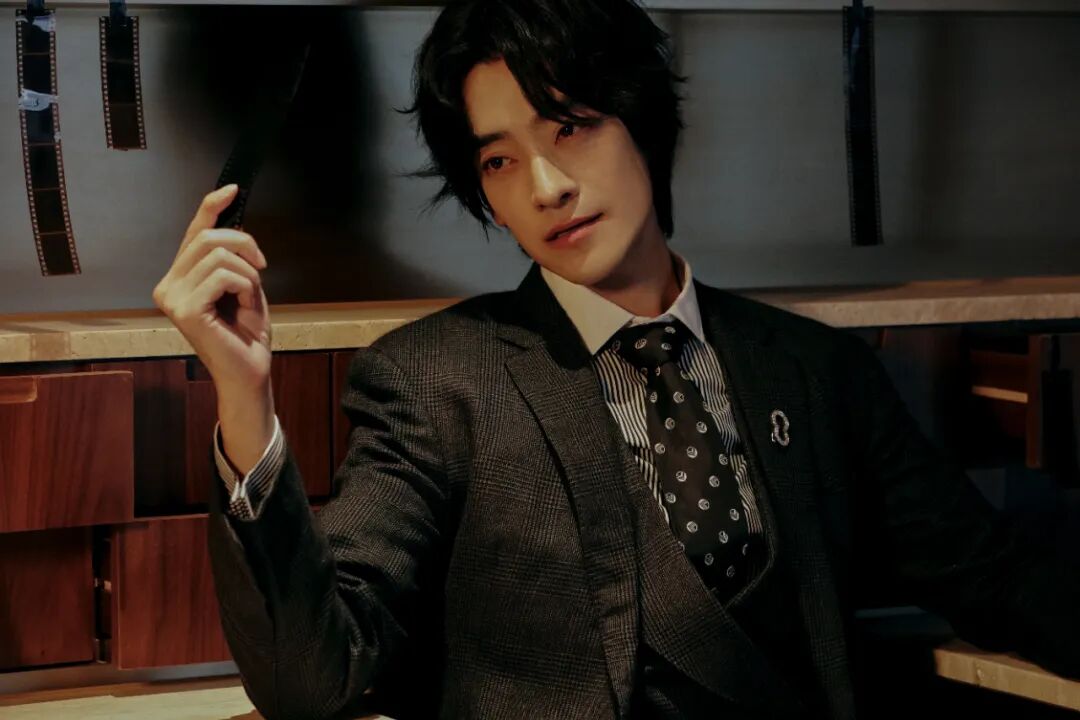 钟楚曦郑云龙亮相上海电视节红毯