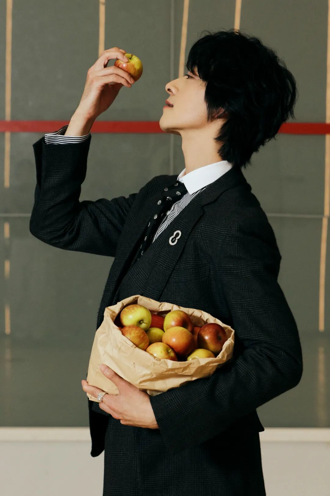 钟楚曦郑云龙亮相上海电视节红毯